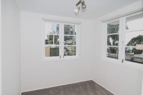 Photo of property in 1/224 Onewa Road, Birkenhead, Auckland, 0626