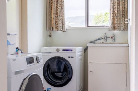 Photo of property in 18 Utauta Street, Waikanae, 5036