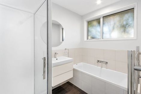 Photo of property in 2/110b Withells Road, Avonhead, Christchurch, 8042