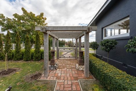 Photo of property in 65 Timaru Road, Waimate, 7924