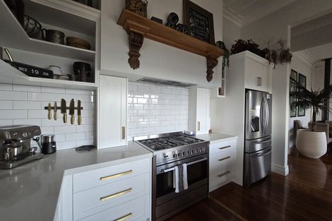 Photo of property in 4 Seaview Terrace, Bluff Hill, Napier, 4110