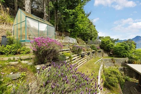 Photo of property in 5 Mackinnon Terrace, Sunshine Bay, Queenstown, 9300