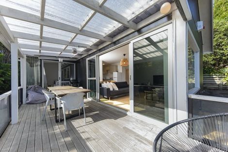 Photo of property in 98 Seaview Road, Piha, New Lynn, 0772