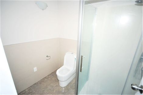 Photo of property in 2/64 Exmouth Road, Northcote, Auckland, 0627