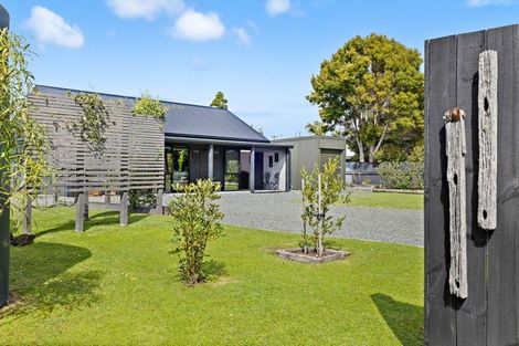 Photo of property in 4a Riverside Drive, Point Wells, 0986