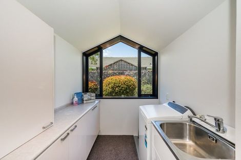 Photo of property in 11 Walnut Grove, Waikanae, 5036
