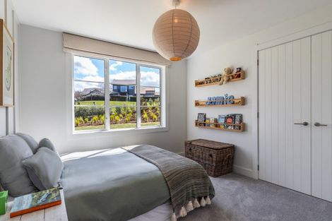 Photo of property in 5 Lens Way, Acacia Bay, Taupo, 3385