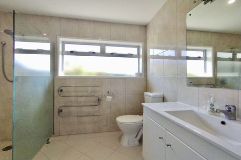 Photo of property in 2/36 Pupuke Road, Takapuna, Auckland, 0622