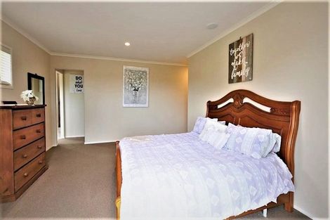 Photo of property in 35 Bayview Park Lane, Orewa, 0931