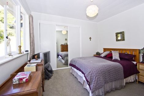 Photo of property in 120 Miromiro Road, Normandale, Lower Hutt, 5010