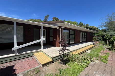 Photo of property in 15 Sequoia Grove, Merrilands, New Plymouth, 4312