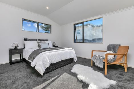 Photo of property in 40a Roberts Road, Glenfield, Auckland, 0629