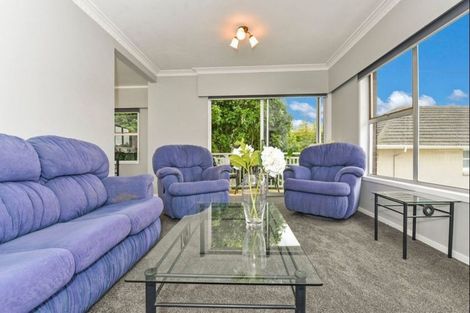 Photo of property in 2/240 Forrest Hill Road, Forrest Hill, Auckland, 0620
