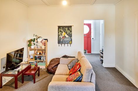 Photo of property in 24 Garden Road, Northland, Wellington, 6012