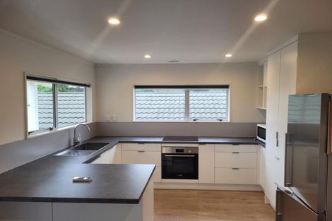 Photo of property in 33 Carrington Street, New Plymouth, 4310