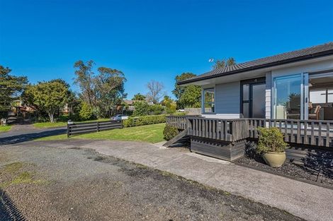 Photo of property in 4 Pipitea Place, Massey, Auckland, 0614