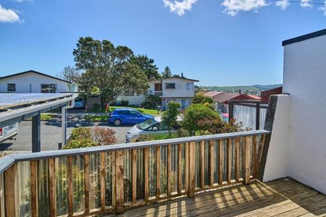 Photo of property in 39 Edgecombe Street, Newlands, Wellington, 6037
