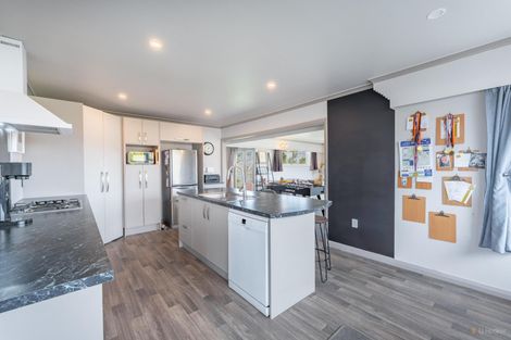 Photo of property in 30 Timaru Road, Waimate, 7924