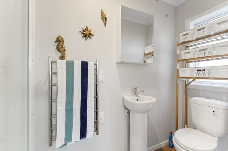 Photo of property in 39 Seagrass Place, Otaki Beach, Otaki, 5512