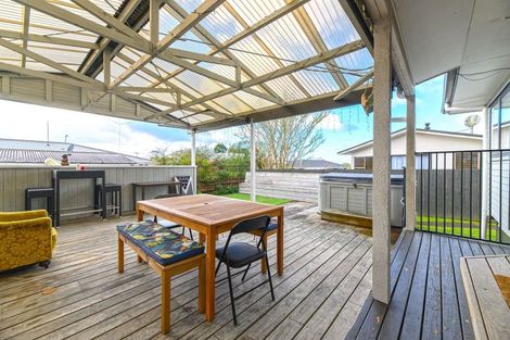 Photo of property in 5 Foyle Place, Glendene, Auckland, 0602