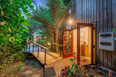 Photo of property in 14 Kingsclere Place, Goodwood Heights, Auckland, 2105