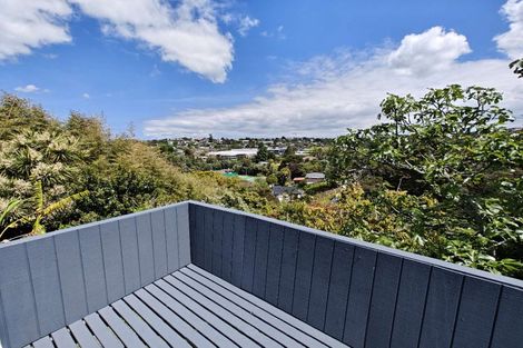 Photo of property in 33 Howard Road, Northcote, Auckland, 0627