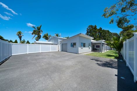 Photo of property in 154 Boord Crescent, Kumeu, 0891