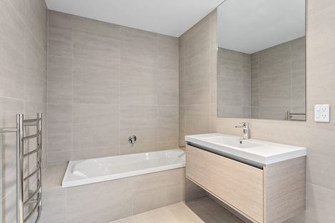 Photo of property in 31 Parkmore Drive, Rosehill, Papakura, 2113