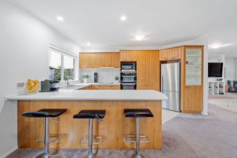 Photo of property in 27 Ponderosa Drive, Oteha, Auckland, 0632