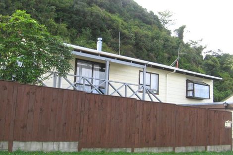 Photo of property in 22 Fiona Grove, Karori, Wellington, 6012