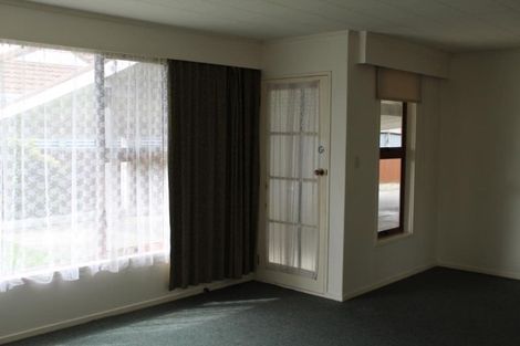 Photo of property in 2/82 John F Kennedy Drive, Milson, Palmerston North, 4414