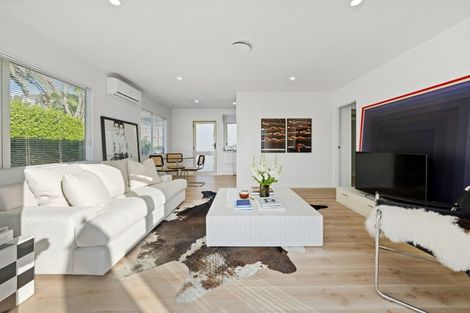 Photo of property in 18 Ian Marwick Place, Birkenhead, Auckland, 0626