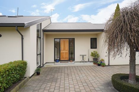 Photo of property in 17 Chatswood Place, Bishopdale, Christchurch, 8051