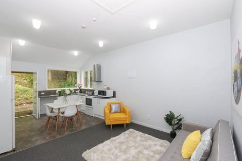 Photo of property in 70 Kelburn Parade, Kelburn, Wellington, 6012