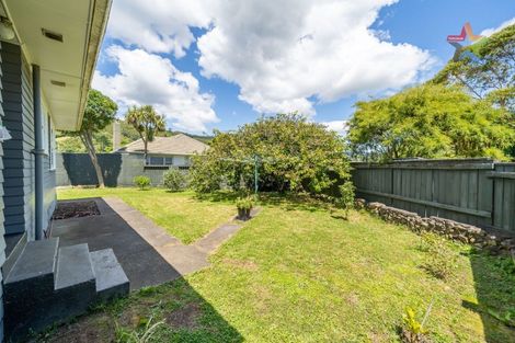 Photo of property in 5 Willow Grove, Wainuiomata, Lower Hutt, 5014