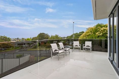 Photo of property in 30 Felgrove Street, Glendene, Auckland, 0602
