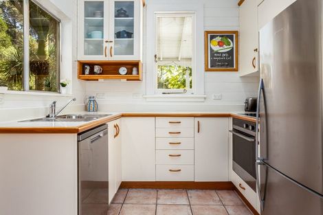 Photo of property in 3 Huia Road, Days Bay, Lower Hutt, 5013