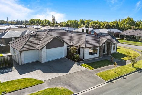 Photo of property in 30 Davaar Crescent, Broomfield, Christchurch, 8042
