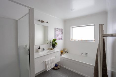 Photo of property in 22 Austin Reid Avenue, Carterton, 5713