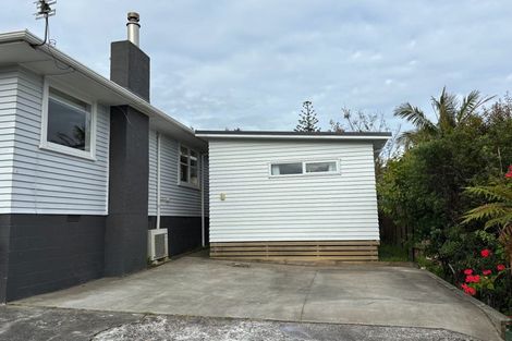 Photo of property in 30 Atkinson Road, Titirangi, Auckland, 0604