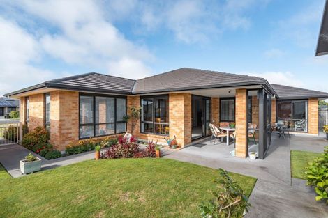 Photo of property in 13 Feist Street, Carterton, 5713