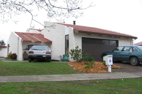 Photo of property in 4 Forbes Place, Kelvin Grove, Palmerston North, 4414