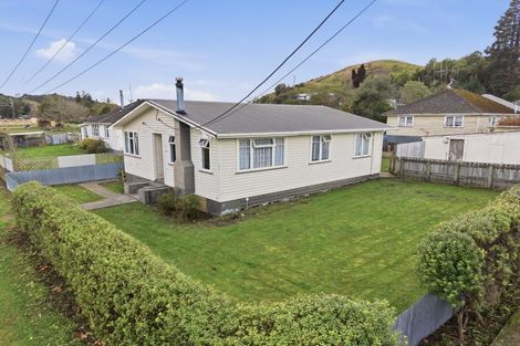 Photo of property in 4 Station Road, Hunterville, 4730