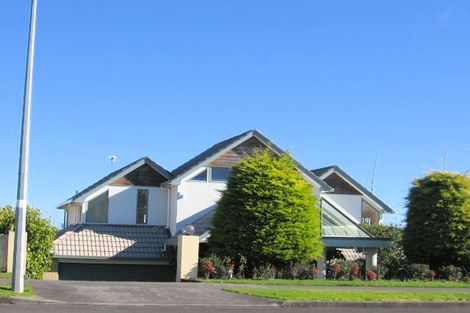 Photo of property in 77 Goodwood Drive, Goodwood Heights, Auckland, 2105