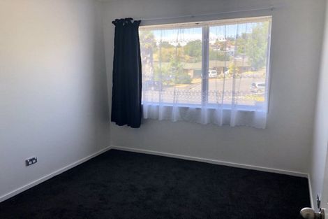 Photo of property in 1 Ryden Place, Glen Eden, Auckland, 0602