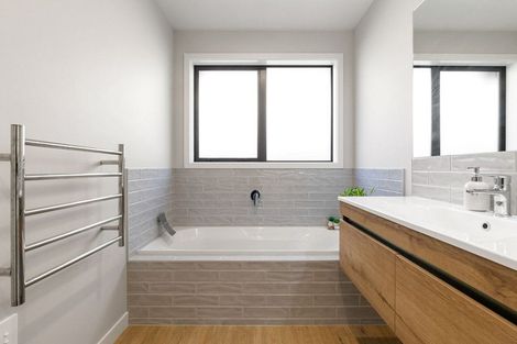 Photo of property in 32 Hugo Shaw Drive, Cambridge, 3434