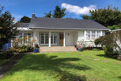 Photo of property in 18 Yeovil Road, Te Atatu Peninsula, Auckland, 0610
