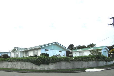 Photo of property in 2 Cara Crescent, Paparangi, Wellington, 6037