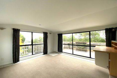 Photo of property in 3a Woodside Avenue, Northcote, Auckland, 0627