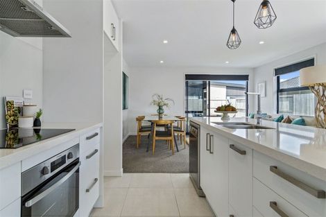 Photo of property in 28 Te Kio Crescent, Papamoa Beach, Papamoa, 3118